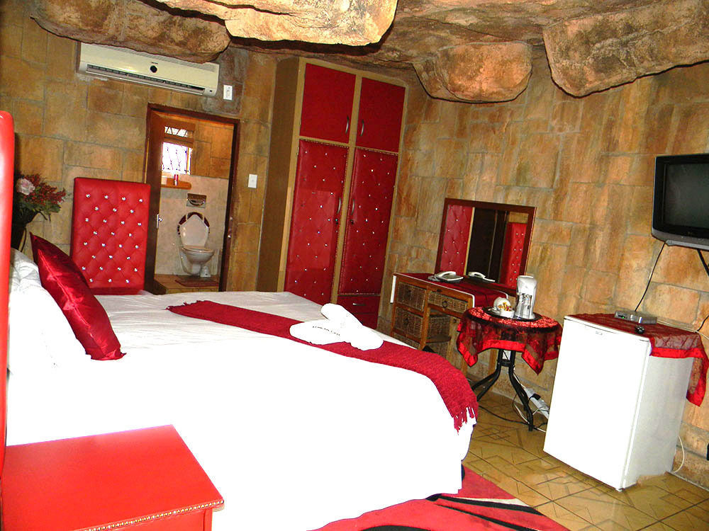 African Cave Lodge Hammanskraal Exterior photo