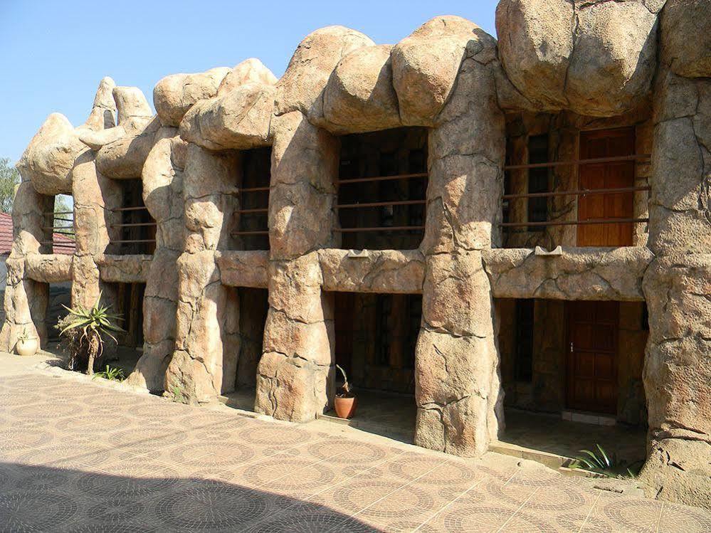 African Cave Lodge Hammanskraal Exterior photo
